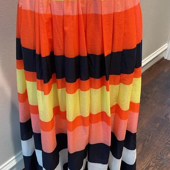 Anthropologie Skirt - size medium - NWT!  Originally $178 - Picture 6 of 9